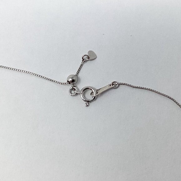 #5Z61B2 18K White Gold Tear Drop Necklace - Picture 3 of 4